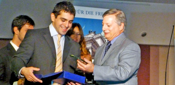 Juan José Aranguren recibió el Premio “Alberdi, a la valiente defensa de la Libertad”