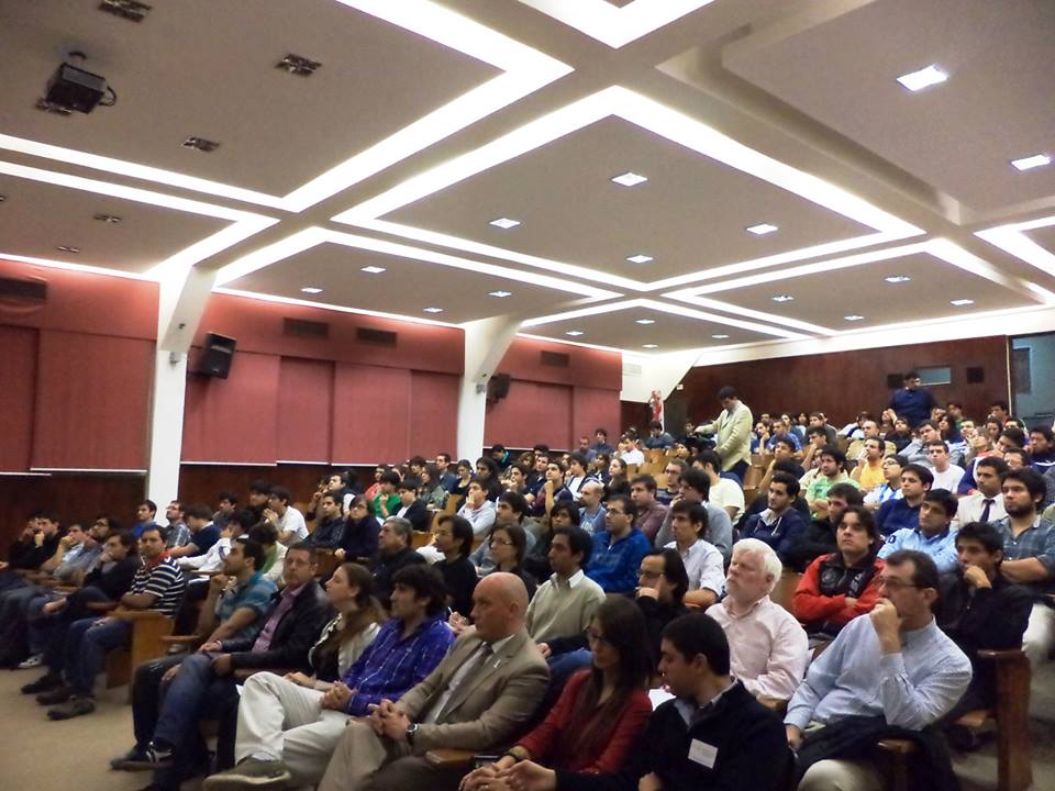 Salón auditorio de la Universidad Tecnológica Nacional. Evento organizado por Federalismo y Libertad