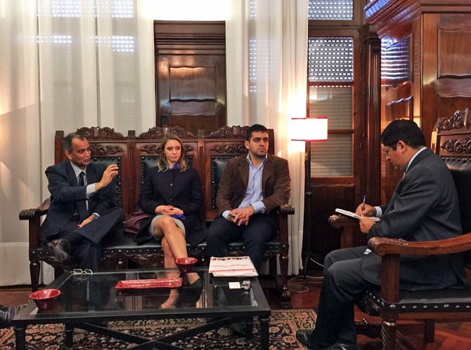 Visita de Amarendra Khatua, Embajador de la India, y José Guillermo Godoy, presidente de Federalismo y Libertad, al diario LA GACETA