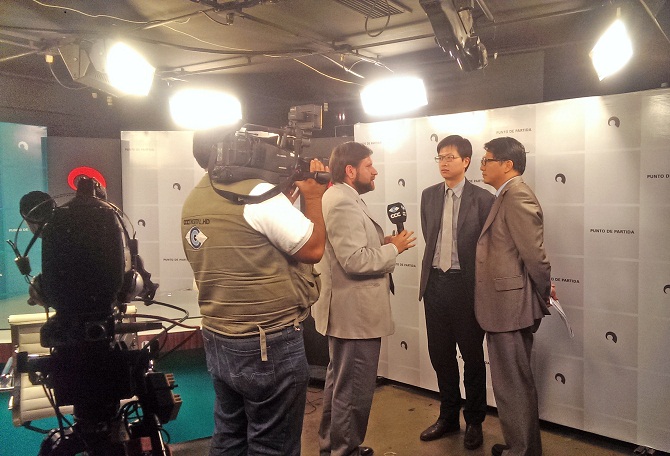 Entrevista a los Ministros  Wai Ding y Enrique Huang