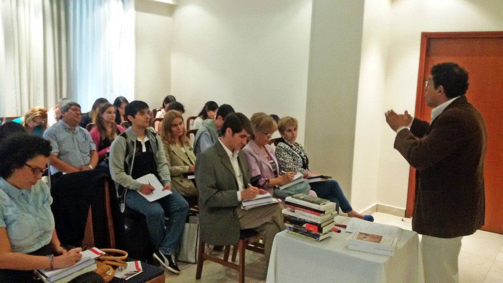 Fabián Soberón junto a los alumnos que participaron del Curso Avanzado de Redacción Periodística