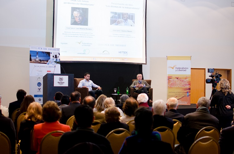 Luis Alberto Romero y Vicente Massot en la 6ª edición de Dialogo Federal 2016