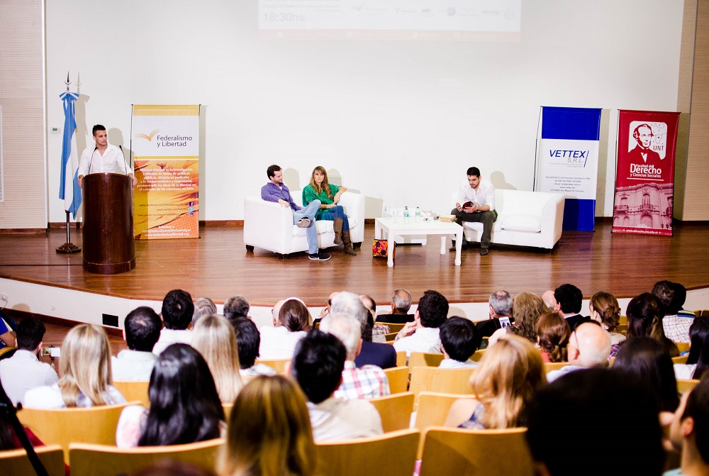 Gloria Álvarez y Axel Kaiser presentaron el libro “El engaño populista” en Tucumán