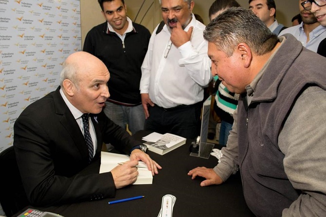 José Luis Espert presentó en Tucumán su libro La Argentina Devorada - Fundación Federalismo y Libertad