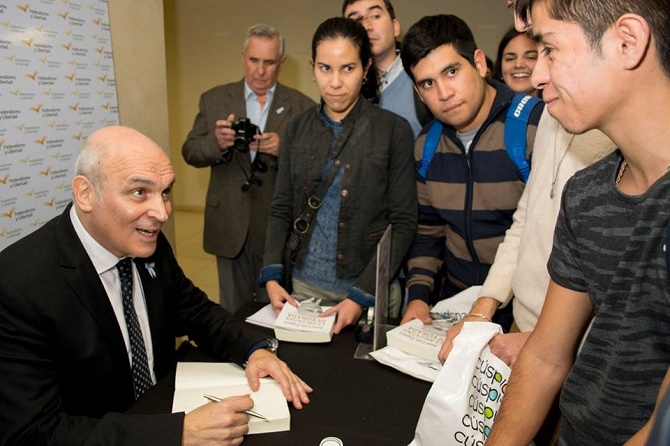 José Luis Espert presentó en Tucumán su libro La Argentina Devorada - Fundación Federalismo y Libertad