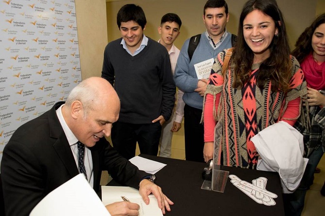 José Luis Espert presentó en Tucumán su libro La Argentina Devorada - Fundación Federalismo y Libertad