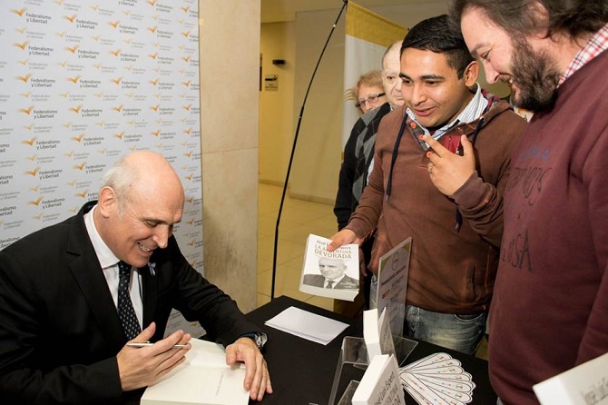 José Luis Espert presentó en Tucumán su libro La Argentina Devorada - Fundación Federalismo y Libertad