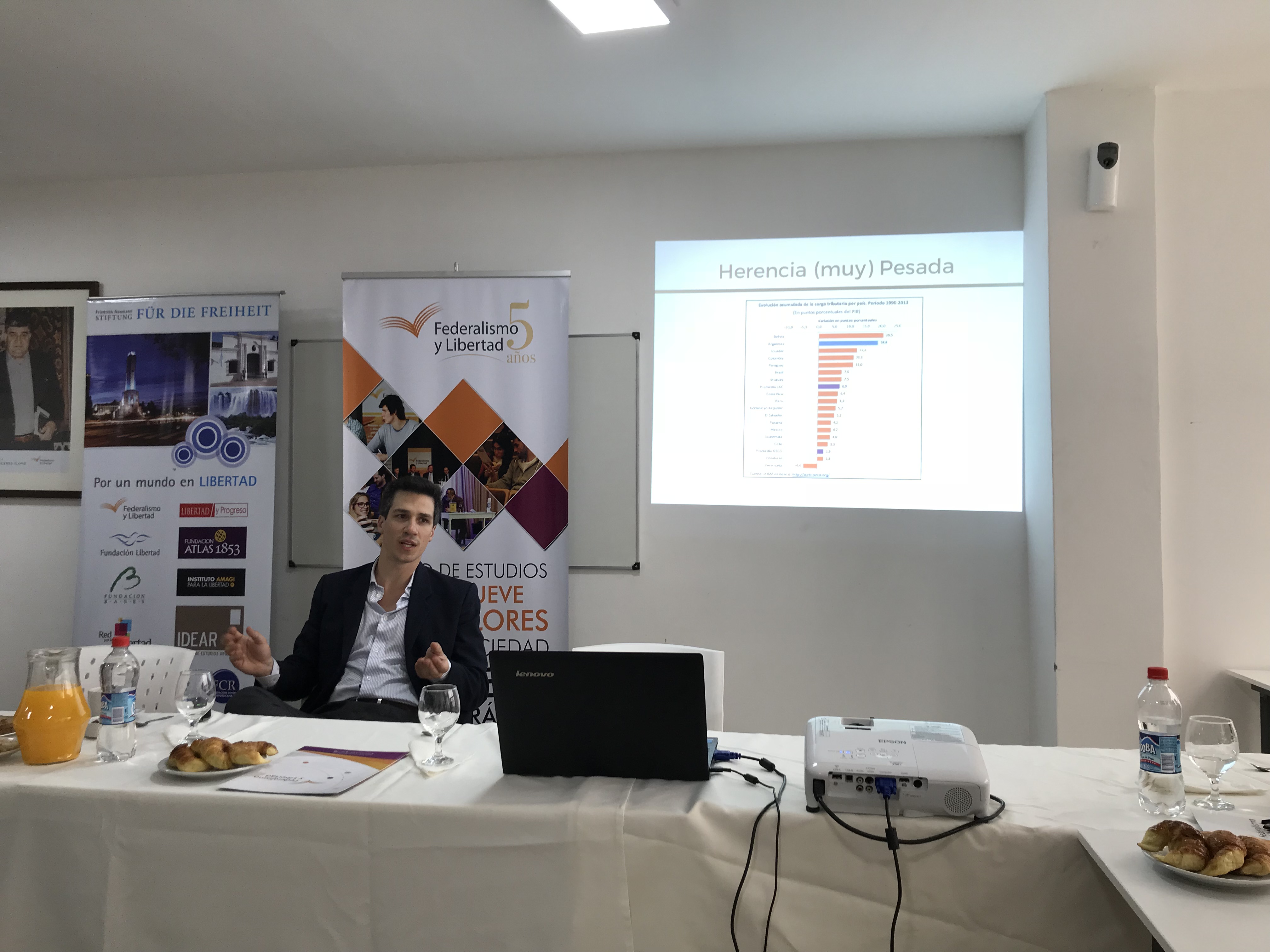 Encuentro con el economista Iván Carrino