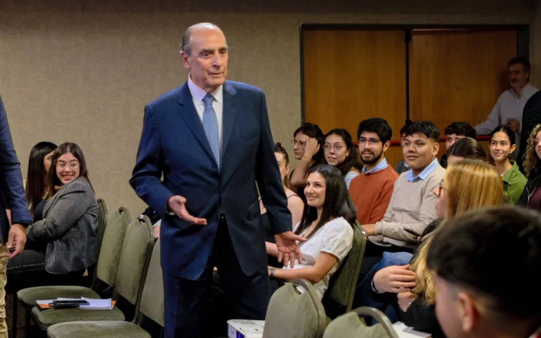 Guillermo Francos participó de la apertura de la 9.ª edición de Voces Emergentes